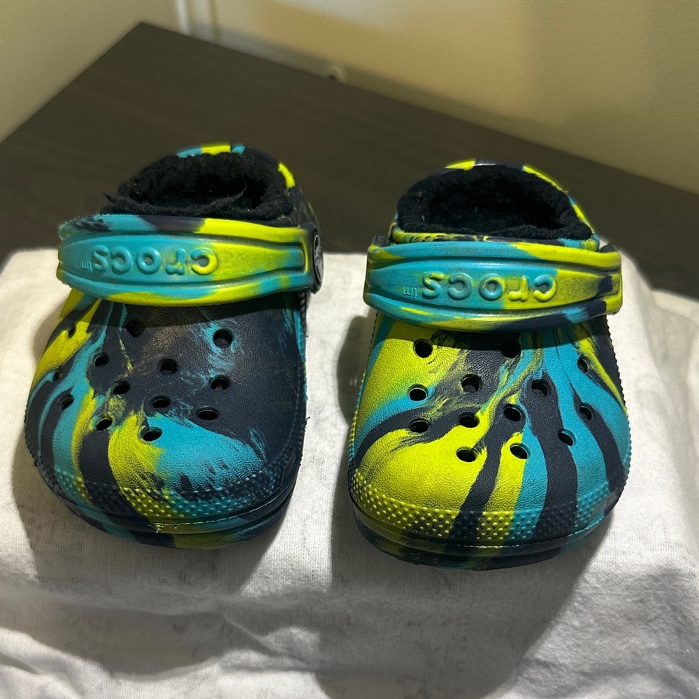 Slip-on lined Classic Crocs - size 5